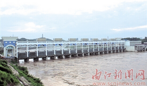 受上游降雨影响 沱江流域内江段迎来较大洪峰(图1) 受上游降雨影响 沱江流域内江段迎来较大洪峰(图1)