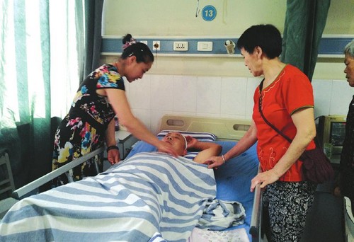 富顺男子为救落水娃被渡船"误伤" 药费谁负责?(图2) 富顺男子为救落水娃被渡船"误伤" 药费谁负责?(图2)