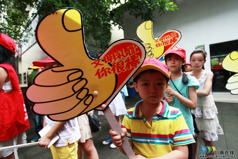 泸州:留守娃暑期当上义务宣传员(图5) 泸州:留守娃暑期当上义务宣传员(图5)