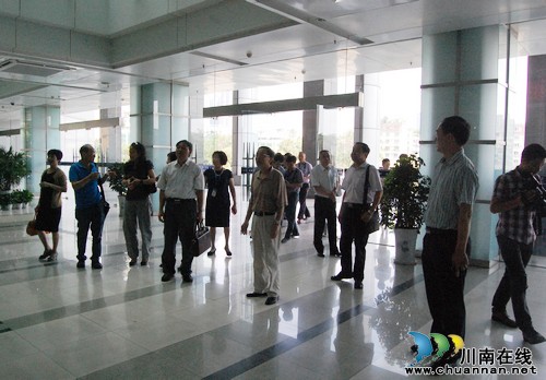 泸州市厂务公开民主管理工作获高度评价(图)(图10) 泸州市厂务公开民主管理工作获高度评价(图)(图10)