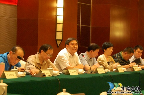 泸州市厂务公开民主管理工作获高度评价(图)(图2) 泸州市厂务公开民主管理工作获高度评价(图)(图2)