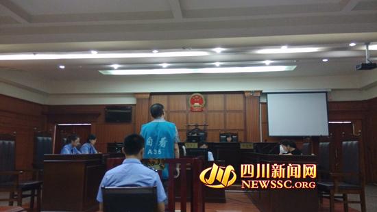 自贡男子锤杀同居女友案开庭(图1) 自贡男子两次恋爱失败怨恨女人 锤杀同居女友(图)
