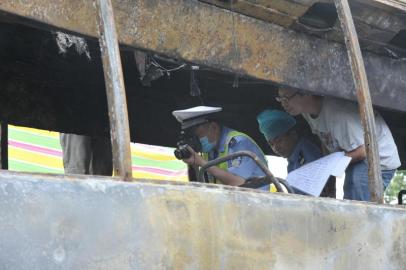 "酒精货车"追尾开往宜宾大巴&nbsp;像炸弹爆炸一样(图4)