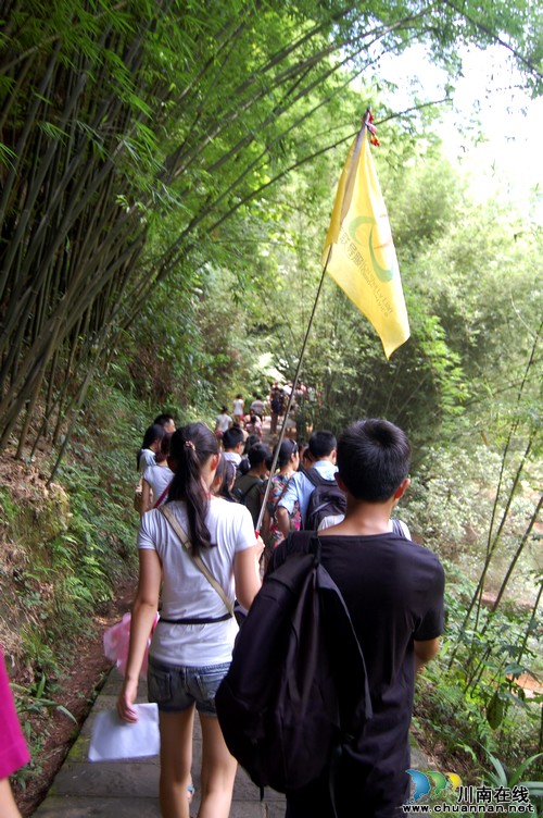 “千人游赤水”首发团 流连赤水乐不思蜀(图4) “千人游赤水”首发团 流连赤水乐不思蜀(图4)
