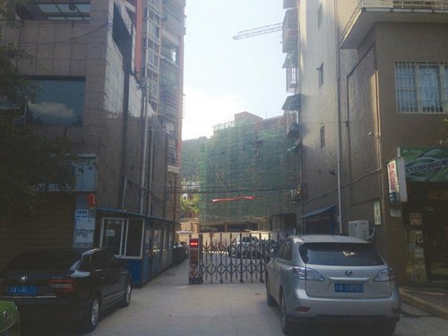 泸州一小区保安网曝女子电梯撒尿(图3) 泸州一小区保安网曝女子电梯撒尿(图3)