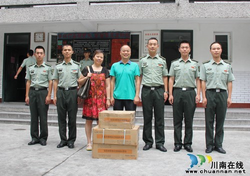 泸州市社保局在八一前夕慰问共建部队官兵(图1)