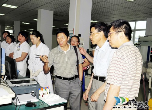 省卫计委组织专家对泸医附院省级医学重点学科进行评审(图2)