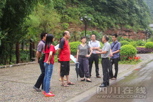 专家为泸州黄荆老林创建省级旅游度假区"把脉"(图1) 专家为泸州黄荆老林创建省级旅游度假区"把脉"(图1)