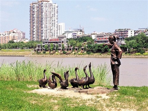 甜城湖边再添景:三千米栈道、三万平方米湿地(图1) 甜城湖边再添景:三千米栈道、三万平方米湿地(图1)