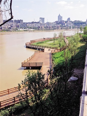 甜城湖边再添景:三千米栈道、三万平方米湿地(图2) 甜城湖边再添景:三千米栈道、三万平方米湿地(图2)