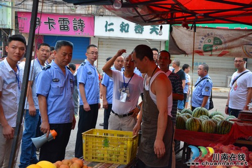内江:走进城管的一天(图3) 内江:走进城管的一天(图3)