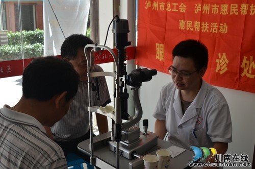 泸州市总工会开展“学雷锋 树新风”职工志愿服务活动(图4) 泸州市总工会开展“学雷锋 树新风”职工志愿服务活动(图4)