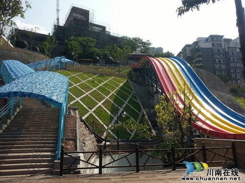 泸州酒城乐园8月双园齐开 嗨翻川南(组图)(图4) 泸州酒城乐园8月双园齐开 嗨翻川南(组图)(图4)