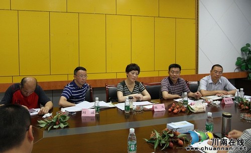 省旅游局A级景区评定专家深入指导尧坝古城4A级景区创建工作(图1) 省旅游局A级景区评定专家深入指导尧坝古城4A级景区创建工作(图1)