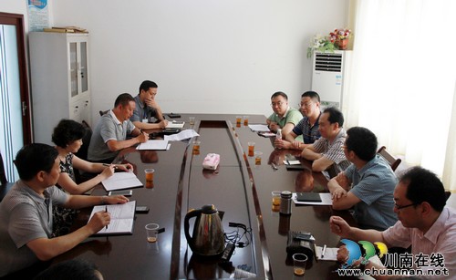 泸医附院组织专家赴赤水市人医交流与义诊(图1) 泸医附院组织专家赴赤水市人医交流与义诊(图1)