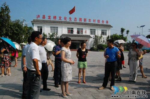 泸州巾帼推动夏日廉风 摄莲倡廉宣传廉政文化(图2) 泸州巾帼推动夏日廉风 摄莲倡廉宣传廉政文化(图2)