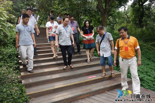 张坝:开展人大代表和政协委员联合视察调研活动(图1) 张坝:开展人大代表和政协委员联合视察调研活动(图1)