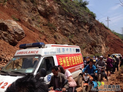 泸医中医院赴震区救援：哪里有需要&nbsp;我们在哪里(图1)
