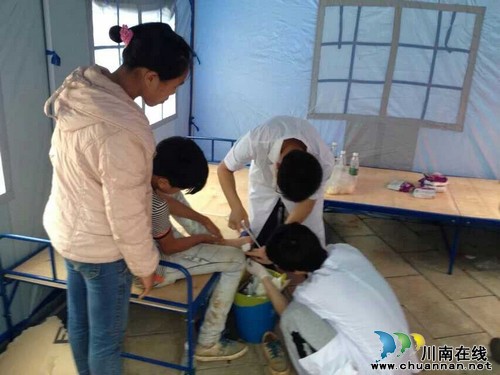 泸医中医院赴震区救援：哪里有需要&nbsp;我们在哪里(图4)
