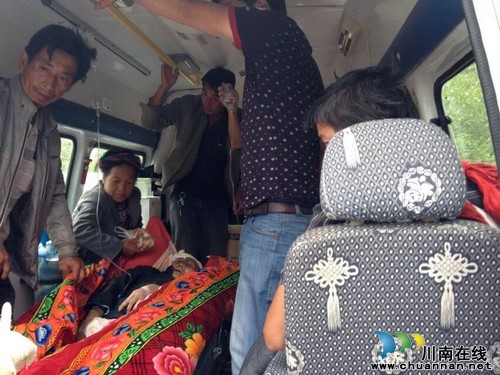 泸医中医院赴震区救援：哪里有需要&nbsp;我们在哪里(图3)