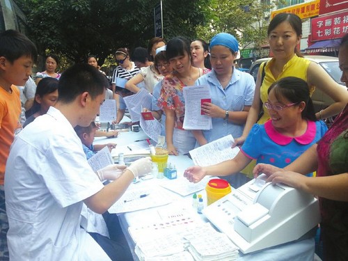 医疗救助为灾区伤员储血 泸州A、O型血紧缺(图1) 医疗救助为灾区伤员储血 泸州A、O型血紧缺(图1)