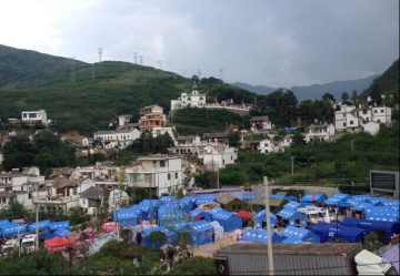 泸州医疗救援队建龙头山镇医疗点(图1)