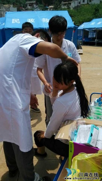 泸医中医院驰援灾区:哪里有需要 我们在哪里(二)(图3) 泸医中医院驰援灾区:哪里有需要 我们在哪里(二)(图3)