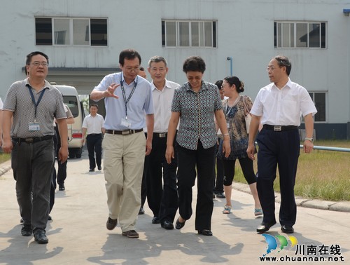 省委常委、省总工会主席李登菊莅泸调研群团工作(图1) 省委常委、省总工会主席李登菊莅泸调研群团工作(图1)