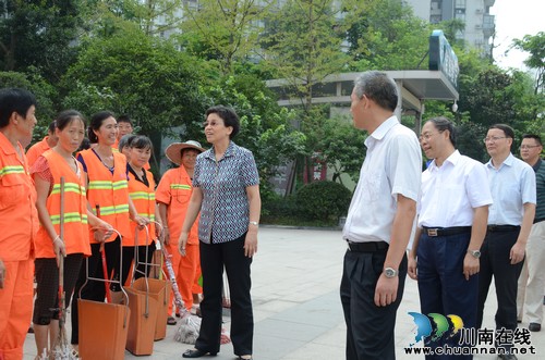 省委常委、省总工会主席李登菊莅泸调研群团工作(图3) 省委常委、省总工会主席李登菊莅泸调研群团工作(图3)