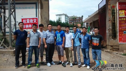 泸医中医院第二批抗震救灾医疗队战斗在前线(图2) 泸医中医院第二批抗震救灾医疗队战斗在前线(图2)