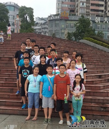 大山坪街道康华苑社区:组织青少年参观展览馆(图1) 大山坪街道康华苑社区:组织青少年参观展览馆(图1)
