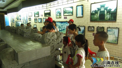 华阳街道：20名青少年博物馆受教育