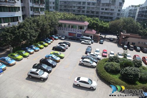 泸州市出租车违规驾驶员带车学习成综治新亮点(图1) 泸州市出租车违规驾驶员带车学习成综治新亮点(图1)
