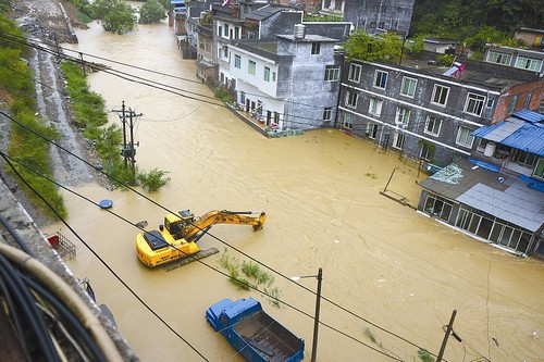 强降雨袭川南部分场镇被淹 已提前转移750人(图1) 强降雨袭川南部分场镇被淹 已提前转移750人(图1)