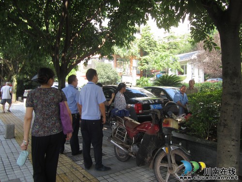 华阳街道：城市管理进小区&nbsp;主动服务在基层(图1)