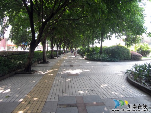 华阳街道：城市管理进小区&nbsp;主动服务在基层(图2)