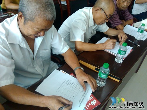 华阳街道:华宜社区召开群教民主生活会(图2) 华阳街道:华宜社区召开群教民主生活会(图2)