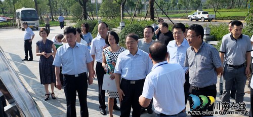 泸州市委书记蒋辅义点赞“早春二月”(图1) 泸州市委书记蒋辅义点赞“早春二月”(图1)