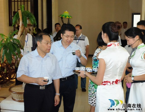 泸州市委书记蒋辅义点赞“早春二月”(图2) 泸州市委书记蒋辅义点赞“早春二月”(图2)