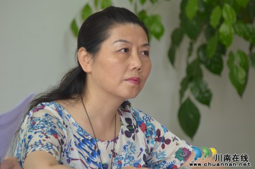 泸州市总工会副主席余元玲到泸天化调研并送清凉(图1) 泸州市总工会副主席余元玲到泸天化调研并送清凉(图1)