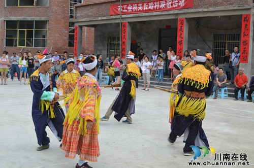 泸州工会与帮扶村举办欢乐祥和的趣味活动会(图2)