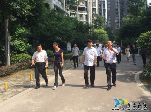 泸州市人大到华阳街道灏景尊城小区调研(图1) 泸州市人大到华阳街道灏景尊城小区调研(图1)