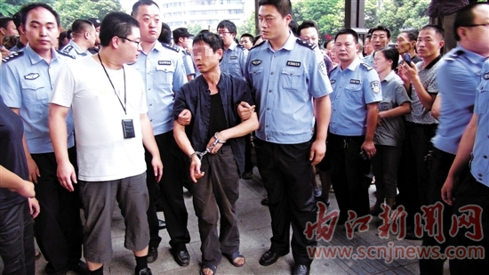 "天眼"缉凶 内江警方破获"7·21"杀人碎尸案(图2) "天眼"缉凶 内江警方破获"7·21"杀人碎尸案(图2)