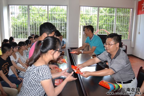 古蔺县总工会投入13万元助贫困学子圆上学梦(图2) 古蔺县总工会投入13万元助贫困学子圆上学梦(图2)