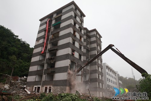 泸州：麻沙桥棚改拆除最后一栋楼房（图）