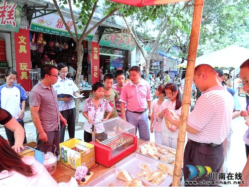 潮河镇:开展校园及周边安全大检查工作(图1) 潮河镇:开展校园及周边安全大检查工作(图1)
