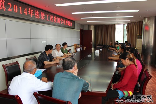 兆雅镇:帮助15名大学生解决入学难(图1) 兆雅镇:帮助15名大学生解决入学难(图1)