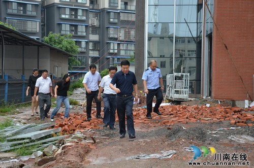 江阳区领导检查华阳康乐社区综合服务中心建设情况(图1)
