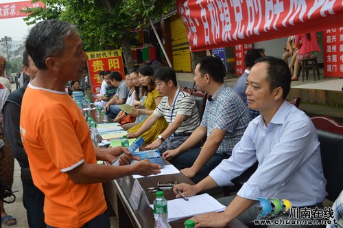百和镇:县镇纪委两级大接访活动深得民心(图1) 百和镇:县镇纪委两级大接访活动深得民心(图1)