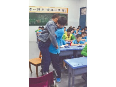 泸州"霍金"：从教二十年&nbsp;用生命上课